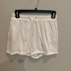 Lelis white/cream shorts size small
